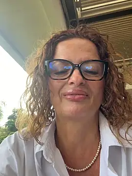 Snapshot of CioniWeiss chatting on February 27, 2026, 9:36 pm CioniWeiss online show from February 27, 2026, 9:36 pm