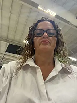 Snapshot of CioniWeiss chatting on April 12, 2026, 7:28 pm CioniWeiss online show from April 12, 2026, 7:28 pm