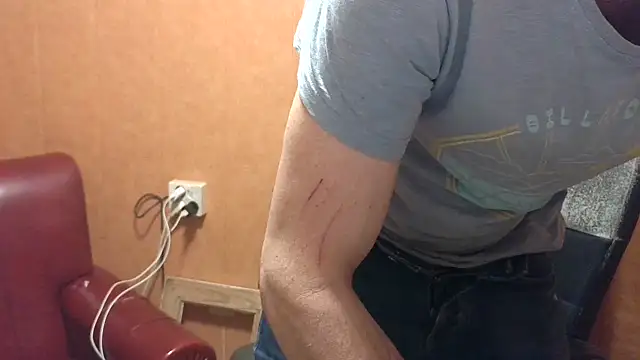 Lia Y PatrickX online show from October 25, 2025, 2:44 am