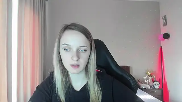 Snapshot of RouseReed chatting on March 22, 2025, 2:14 pm RouseReed online show from March 22, 2025, 2:14 pm