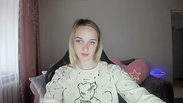 Snapshot of RouseReed chatting on October 10, 2025, 12:06 pm RouseReed online show from October 10, 2025, 12:06 pm