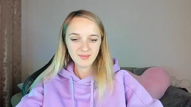 Snapshot of RouseReed chatting on October 21, 2025, 12:15 pm RouseReed online show from October 21, 2025, 12:15 pm