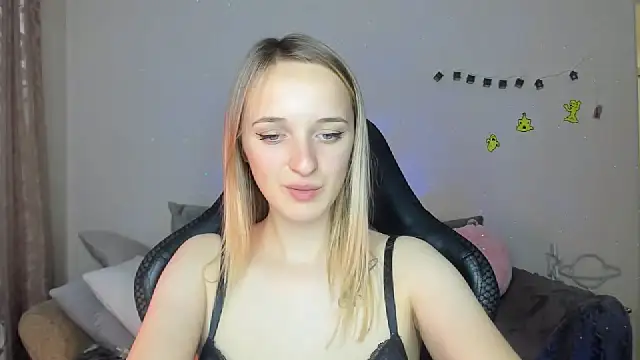 Snapshot of RouseReed chatting on November 3, 2025, 1:04 pm RouseReed online show from November 3, 2025, 1:04 pm