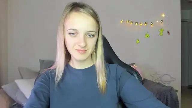 Snapshot of RouseReed chatting on November 9, 2025, 7:34 am RouseReed online show from November 9, 2025, 7:34 am