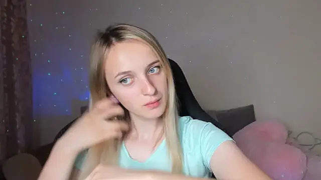 Snapshot of RouseReed chatting on September 23, 2025, 12:01 pm RouseReed online show from September 23, 2025, 12:01 pm