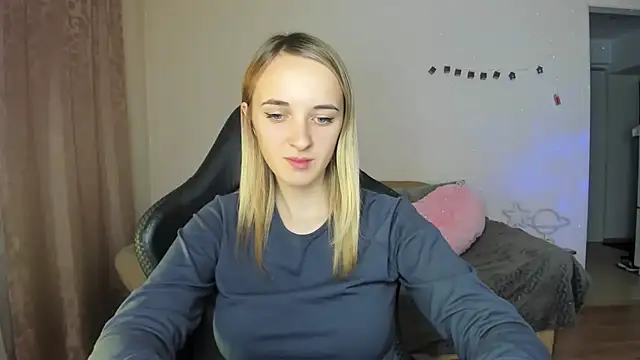 Snapshot of RouseReed chatting on November 13, 2025, 1:15 pm RouseReed online show from November 13, 2025, 1:15 pm