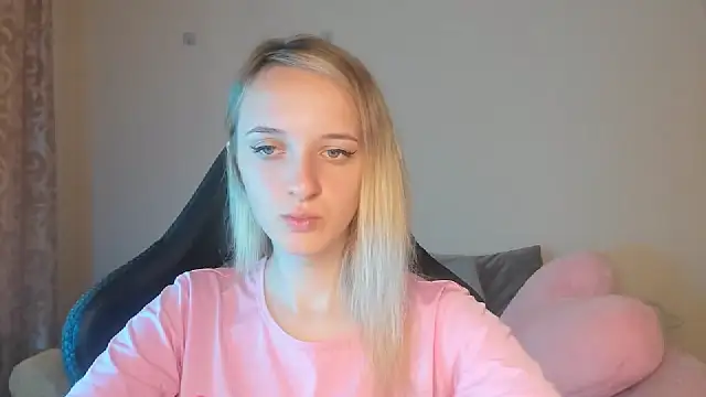 Snapshot of RouseReed chatting on September 14, 2025, 6:25 am RouseReed online show from September 14, 2025, 6:25 am