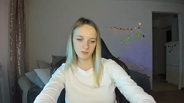 Snapshot of RouseReed chatting on November 10, 2025, 7:24 am RouseReed online show from November 10, 2025, 7:24 am