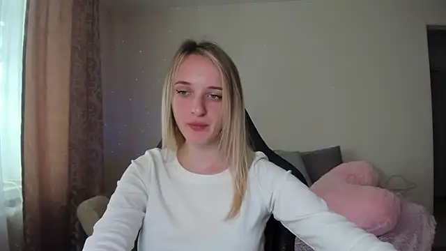 Snapshot of RouseReed chatting on September 22, 2025, 6:41 am RouseReed online show from September 22, 2025, 6:41 am