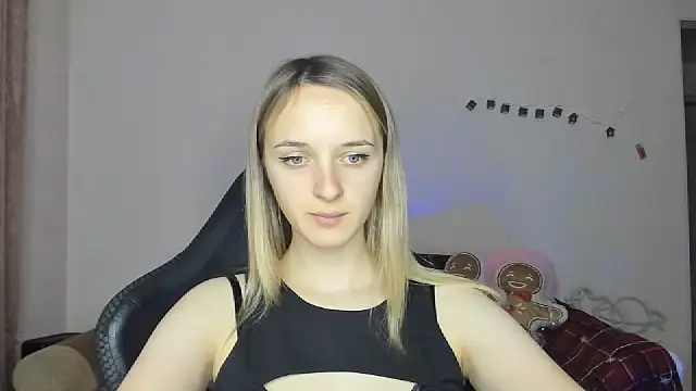 Snapshot of RouseReed chatting on December 4, 2025, 12:59 pm RouseReed online show from December 4, 2025, 12:59 pm