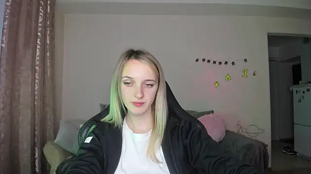 Snapshot of RouseReed chatting on November 1, 2025, 1:27 pm RouseReed online show from November 1, 2025, 1:27 pm