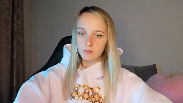 Snapshot of RouseReed chatting on October 1, 2025, 12:20 pm RouseReed online show from October 1, 2025, 12:20 pm