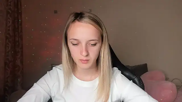 Snapshot of RouseReed chatting on September 18, 2025, 12:08 pm RouseReed online show from September 18, 2025, 12:08 pm