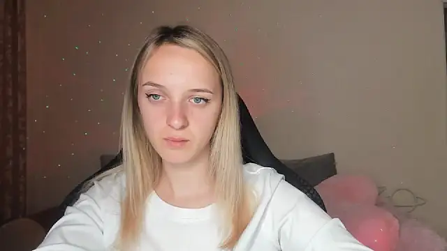 Snapshot of RouseReed chatting on September 25, 2025, 12:11 pm RouseReed online show from September 25, 2025, 12:11 pm