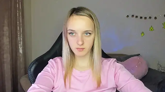 Snapshot of RouseReed chatting on November 4, 2025, 1:04 pm RouseReed online show from November 4, 2025, 1:04 pm