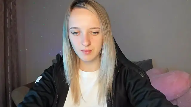 Snapshot of RouseReed chatting on October 3, 2025, 12:06 pm RouseReed online show from October 3, 2025, 12:06 pm