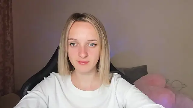 Snapshot of RouseReed chatting on September 24, 2025, 12:11 pm RouseReed online show from September 24, 2025, 12:11 pm