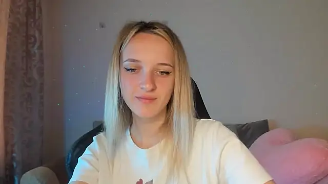 Snapshot of RouseReed chatting on September 15, 2025, 6:36 am RouseReed online show from September 15, 2025, 6:36 am