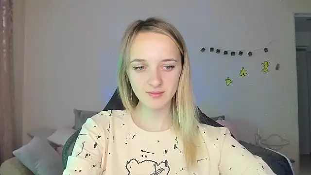 Snapshot of RouseReed chatting on November 2, 2025, 7:24 am RouseReed online show from November 2, 2025, 7:24 am