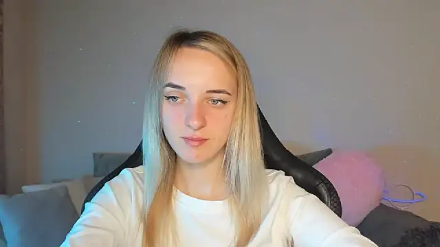 Snapshot of RouseReed chatting on October 6, 2025, 6:36 am RouseReed online show from October 6, 2025, 6:36 am