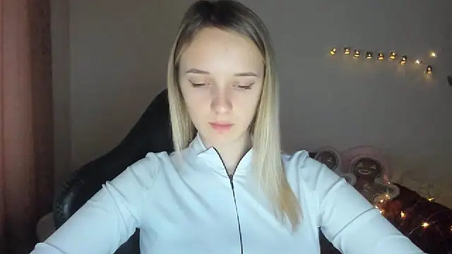 Snapshot of RouseReed chatting on November 30, 2025, 7:20 am RouseReed online show from November 30, 2025, 7:20 am