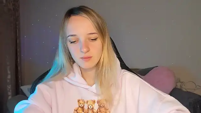 Snapshot of RouseReed chatting on October 16, 2025, 6:43 am RouseReed online show from October 16, 2025, 6:43 am