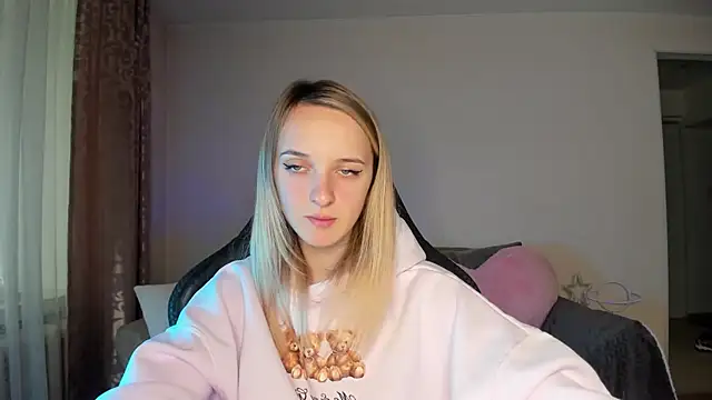 Snapshot of RouseReed chatting on October 17, 2025, 11:56 am RouseReed online show from October 17, 2025, 11:56 am