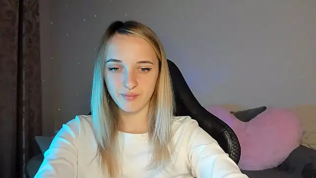 Snapshot of RouseReed chatting on October 9, 2025, 12:17 pm RouseReed online show from October 9, 2025, 12:17 pm