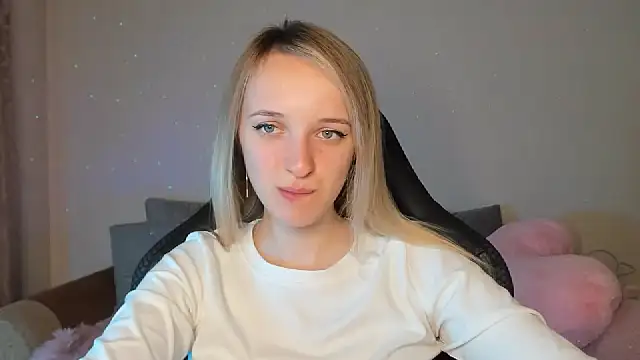 Snapshot of RouseReed chatting on October 4, 2025, 6:26 am RouseReed online show from October 4, 2025, 6:26 am