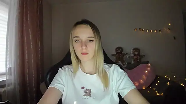 Snapshot of RouseReed chatting on November 21, 2025, 7:18 am RouseReed online show from November 21, 2025, 7:18 am