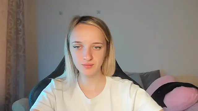 Snapshot of RouseReed chatting on September 16, 2025, 6:25 am RouseReed online show from September 16, 2025, 6:25 am