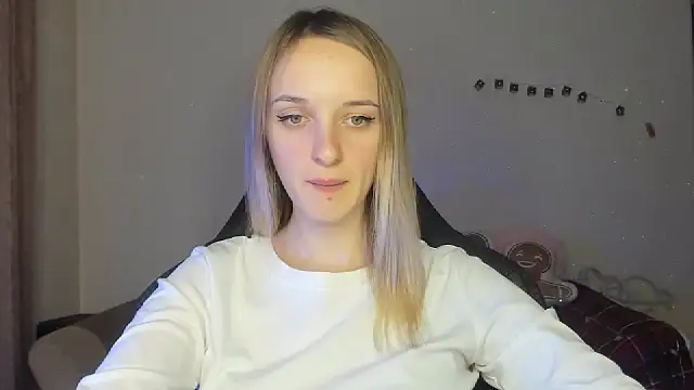 Snapshot of RouseReed chatting on December 3, 2025, 1:21 pm RouseReed online show from December 3, 2025, 1:21 pm