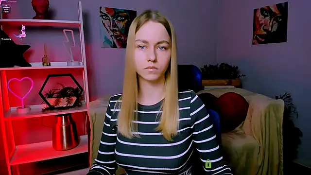 Snapshot of scarlet_mooore chatting on March 5, 2025, 8:32 pm scarlet mooore online show from March 5, 2025, 8:32 pm