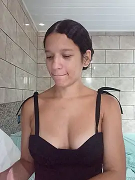 Snapshot of By_Aninha chatting on April 13, 2026, 2:32 pm By Aninha online show from April 13, 2026, 2:32 pm