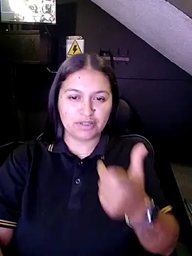 Snapshot of Mia_oficial chatting on December 4, 2025, 4:44 am Mia oficial online show from December 4, 2025, 4:44 am