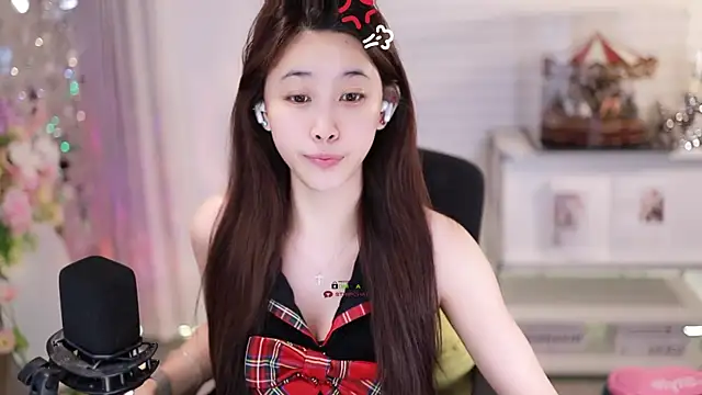 Snapshot of SleepArtist chatting on March 26, 2026, 6:22 am SleepArtist online show from March 26, 2026, 6:22 am