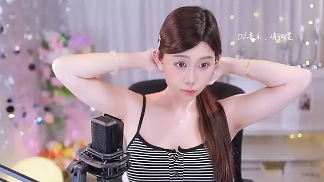 Snapshot of SleepArtist chatting on September 15, 2025, 2:17 pm SleepArtist online show from September 15, 2025, 2:17 pm