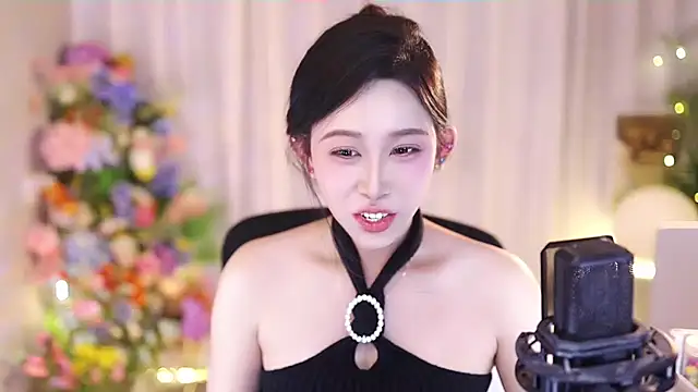 Snapshot of SleepArtist chatting on March 6, 2025, 8:16 pm SleepArtist online show from March 6, 2025, 8:16 pm