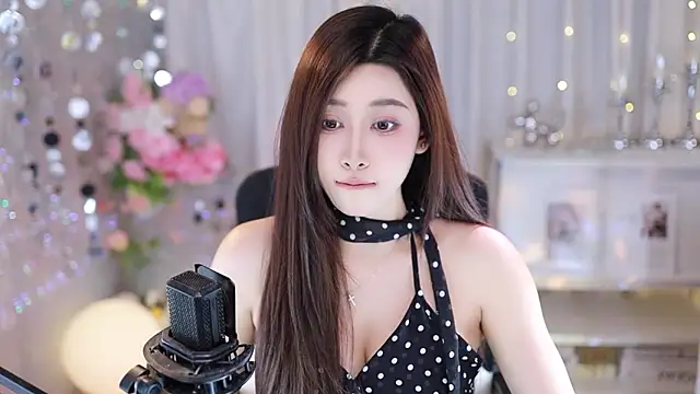 Snapshot of SleepArtist chatting on October 1, 2025, 7:13 am SleepArtist online show from October 1, 2025, 7:13 am