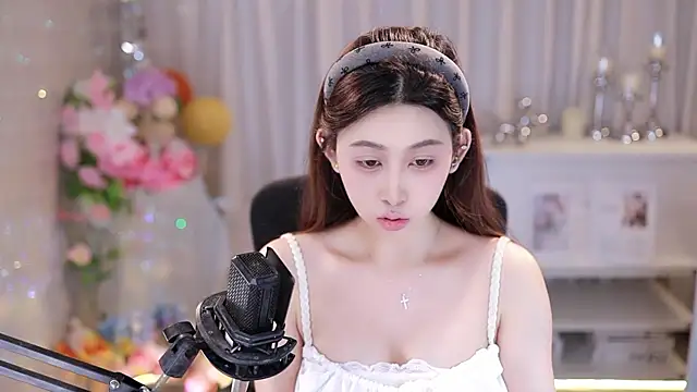 Snapshot of SleepArtist chatting on October 20, 2025, 8:04 am SleepArtist online show from October 20, 2025, 8:04 am