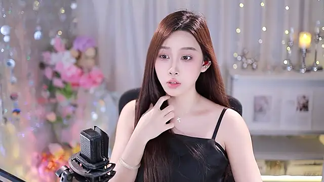 Snapshot of SleepArtist chatting on October 11, 2025, 9:10 am SleepArtist online show from October 11, 2025, 9:10 am