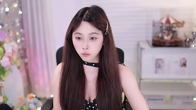 Snapshot of SleepArtist chatting on April 1, 2026, 7:53 am SleepArtist online show from April 1, 2026, 7:53 am