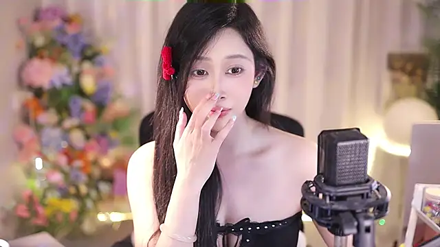 Snapshot of SleepArtist chatting on March 9, 2025, 4:44 pm SleepArtist online show from March 9, 2025, 4:44 pm