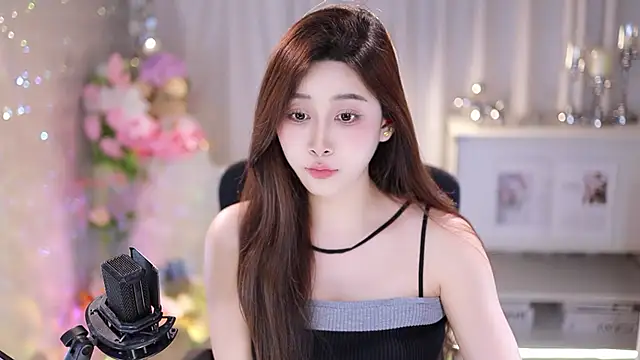 Snapshot of SleepArtist chatting on October 18, 2025, 1:02 pm SleepArtist online show from October 18, 2025, 1:02 pm