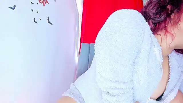 Snapshot of Emily_Coper18 chatting on November 4, 2025, 1:26 pm Emily Coper18 online show from November 4, 2025, 1:26 pm