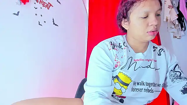 Snapshot of Emily_Coper18 chatting on October 27, 2025, 1:12 pm Emily Coper18 online show from October 27, 2025, 1:12 pm