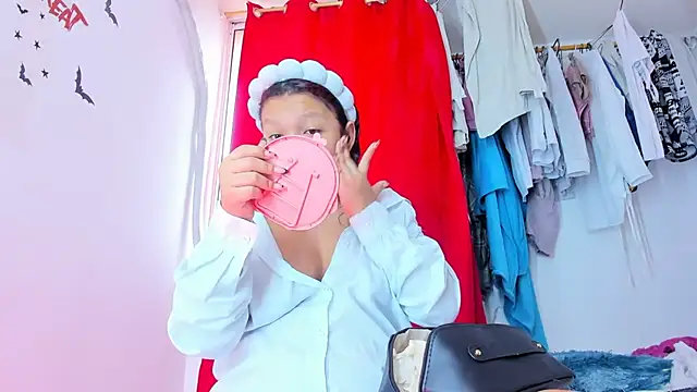 Snapshot of Emily_Coper18 chatting on November 20, 2025, 1:23 pm Emily Coper18 online show from November 20, 2025, 1:23 pm