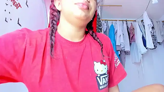 Snapshot of Emily_Coper18 chatting on November 23, 2025, 1:32 pm Emily Coper18 online show from November 23, 2025, 1:32 pm