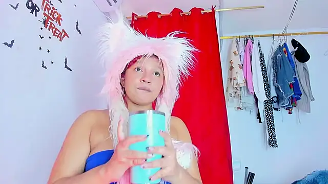 Snapshot of Emily_Coper18 chatting on November 3, 2025, 6:44 pm Emily Coper18 online show from November 3, 2025, 6:44 pm