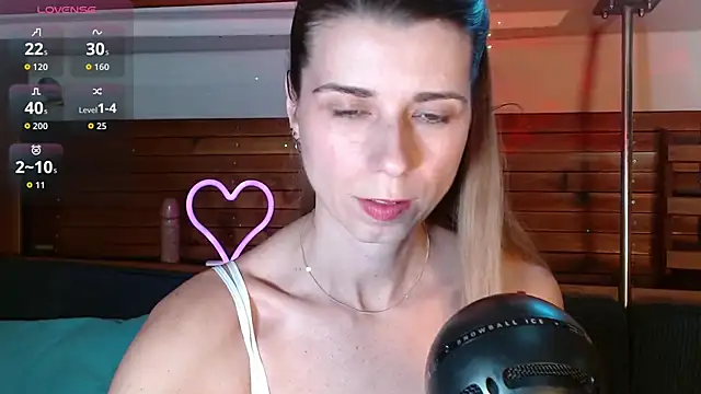 Snapshot of Trinity_Fire chatting on November 7, 2025, 10:13 pm Trinity Fire online show from November 7, 2025, 10:13 pm